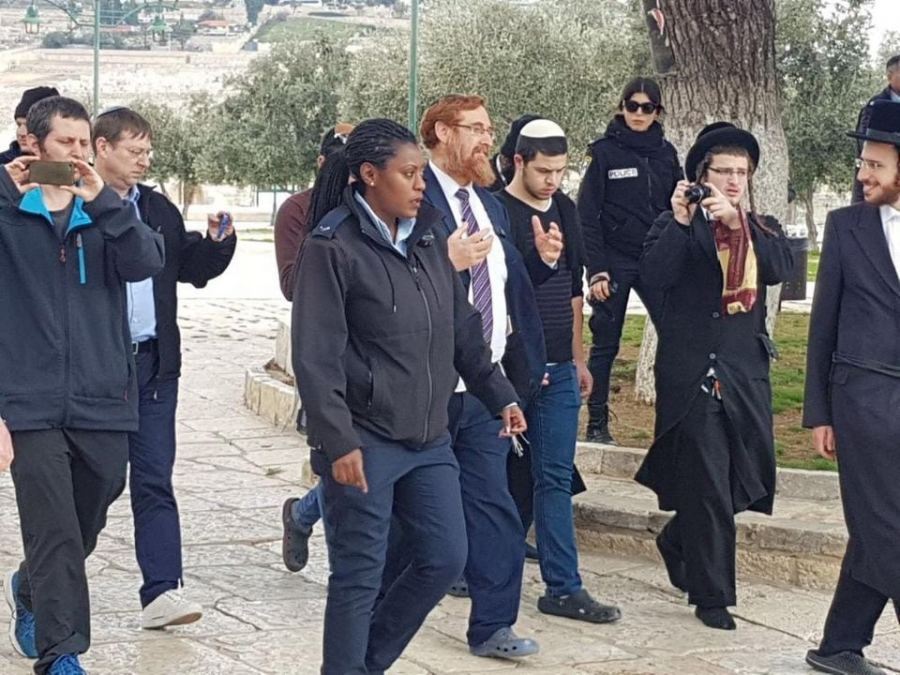 يتقدمهم يهودا غليك : مستوطنون يقتحمون باحات الاقصى